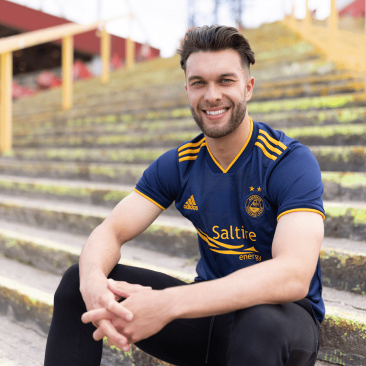 aberdeen-fc-21-22-afc-away-jersey-youth-1627375884Square-players4.png